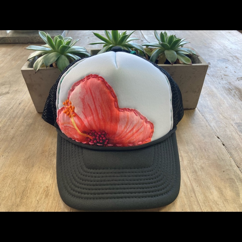 Women’s trucker hat